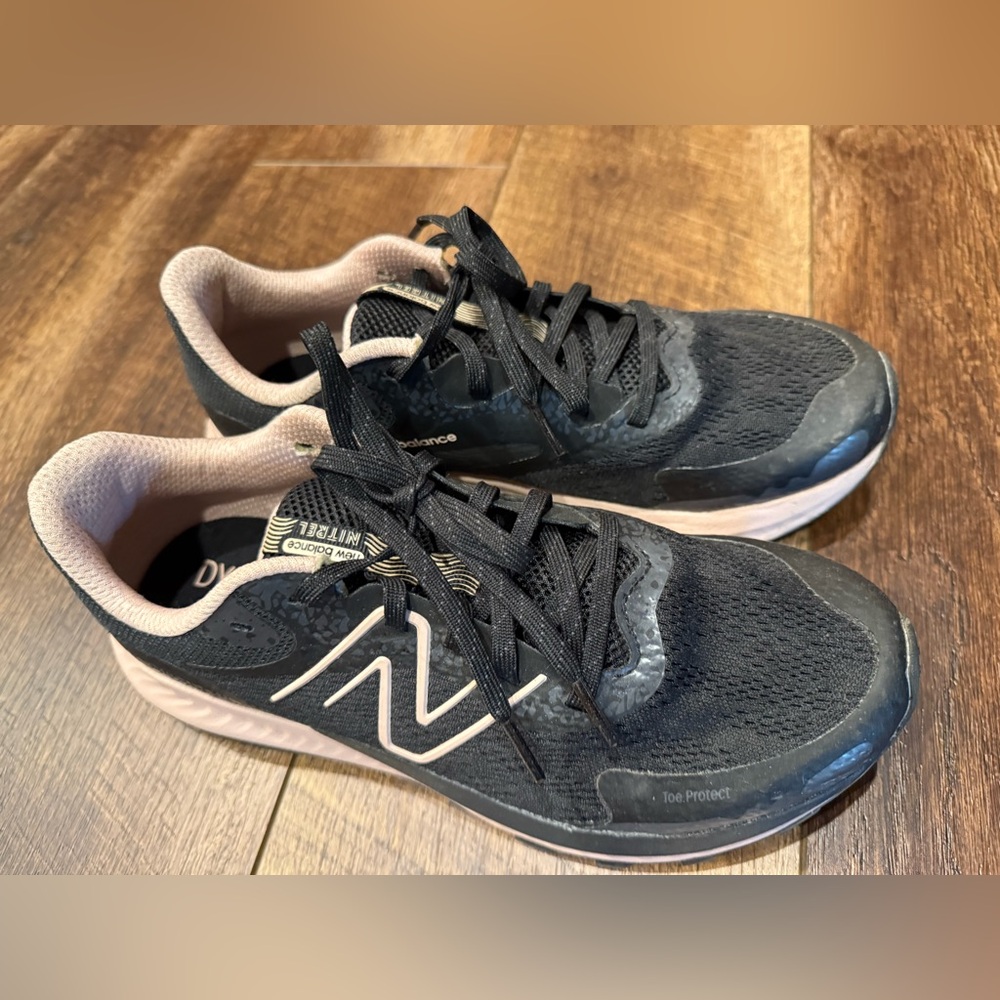 New Balance Black and Pink Women’s Sz 10  Sneakers